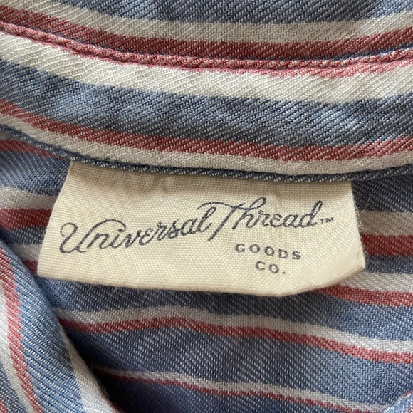Universal Thread Button Down Short Sleeve Striped Shirt Size Large - Picture 3 of 11